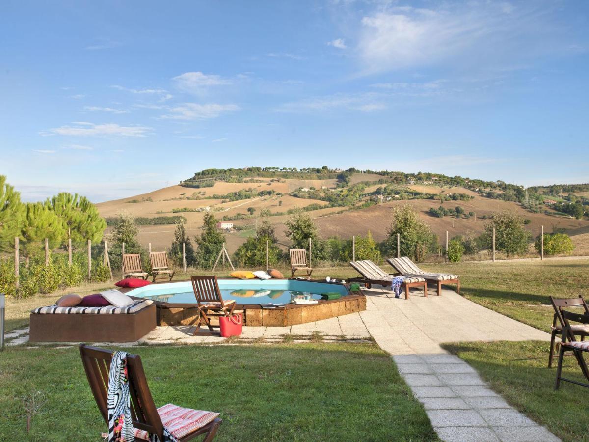 Alluring Holiday Home In Macerata With Swimming Pool Esterno foto